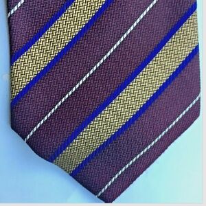 Holt Renfrew maroon & gold striped textured  Silk Tie.Handmade in Italy 🇮🇹